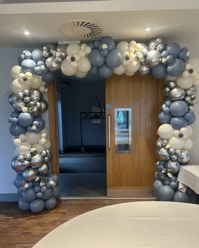 Full Arch - Organic balloon display