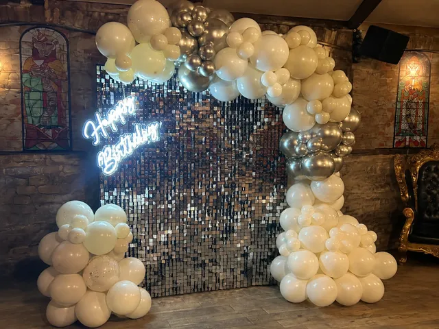 Shimmer Wall balloon display